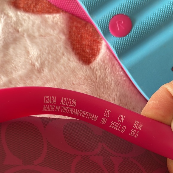 COACH 9 Pink Signature C ZAK Rubber Sandal Flip Flop NEW NO TAGS 9 - Picture 3 of 5